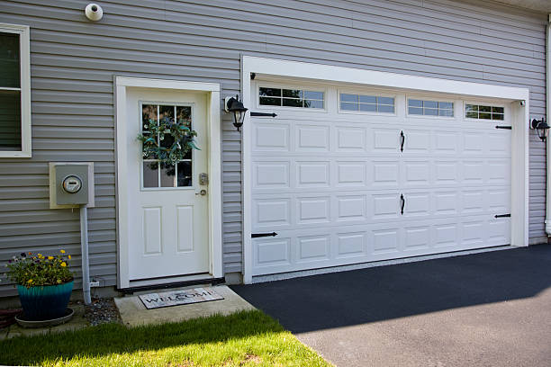 24/7 Emergency Garage Door Panel Replacement experts in Fabens, TX